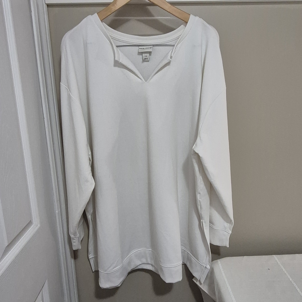 Ava & Viv White V-Neck Sweater